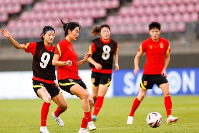 格伦·克洛斯、莎拉·保罗森、泰亚娜·泰勒、金·卡戴珊、妮... 法鲨归来！