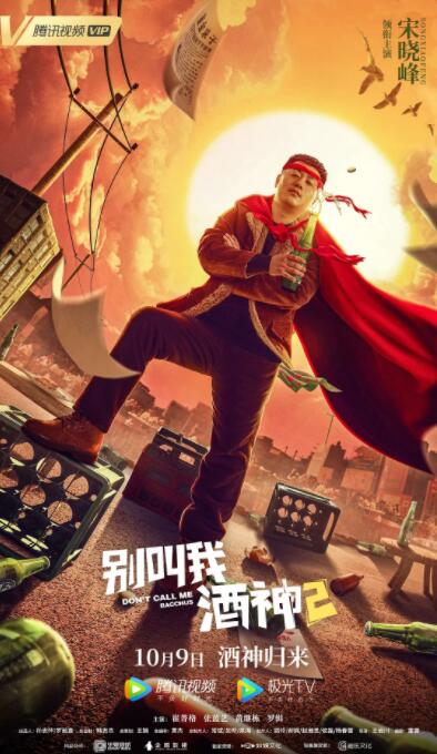 照片中，王菲戴着口罩，与女儿李嫣在首饰店闲逛。