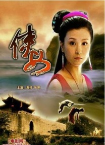 安妮斯顿碎花短裙清新亮相 新片首映礼小鸟依人 2013-08-15 当地时间8月14日，詹妮弗·安妮斯顿在伦敦出席了她主演的新片《冒牌家庭》在伦敦的首映礼，安妮斯顿一身碎花连身短裙，流露出清新活泼的气息。